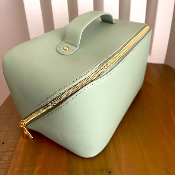 Nutrimetics “the Everything” 2 Cosmetic Bags - Picture 4 of 9